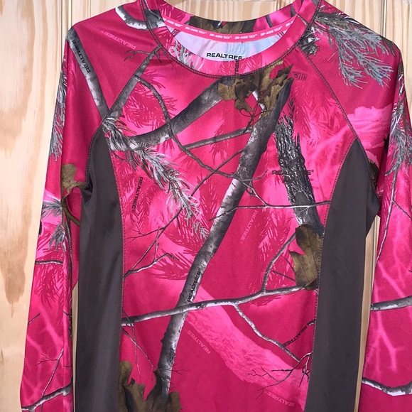 ⭐️ Realtree pink camouflage Dri-more tech shirt/top size M 8-10 - Picture 2 of 3